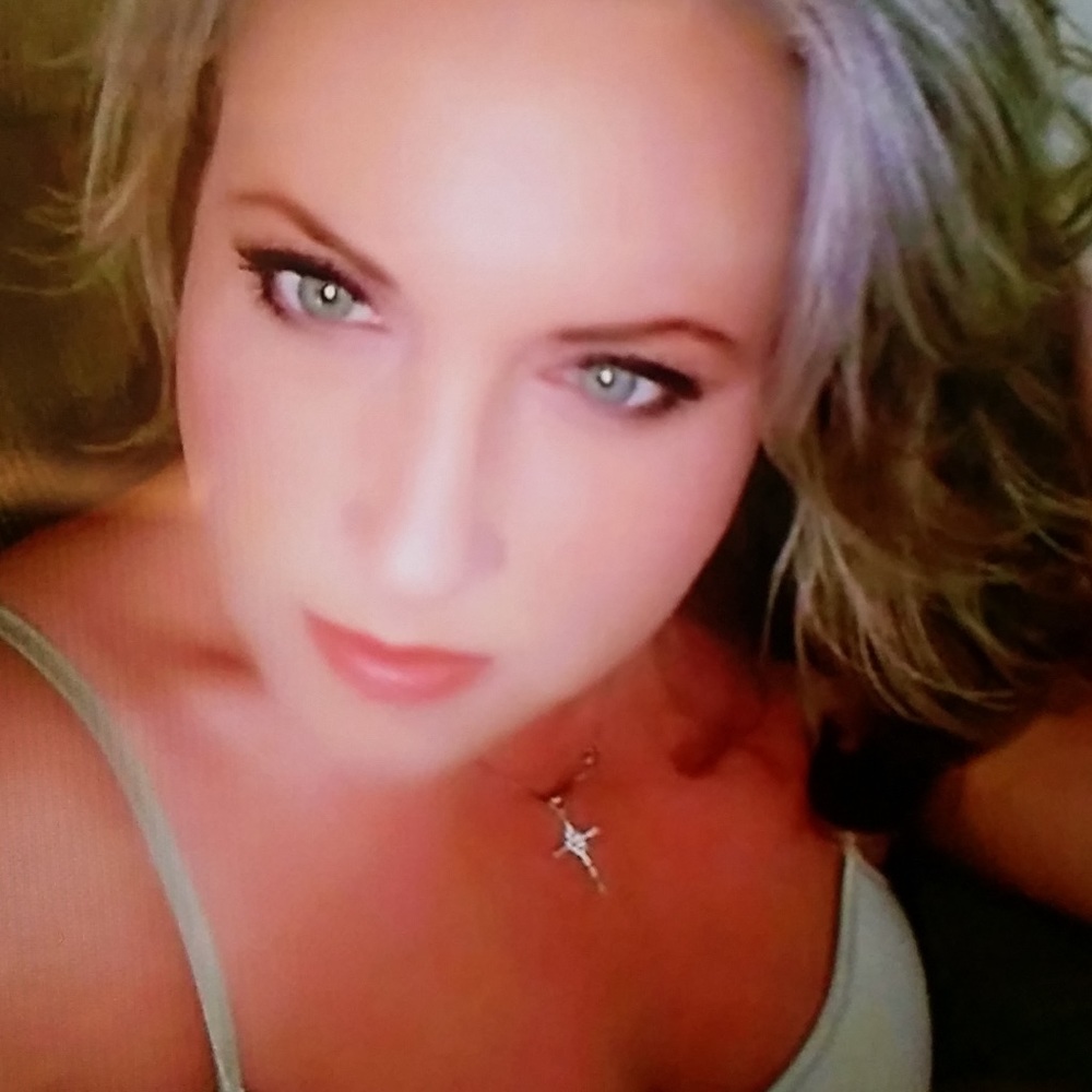 Meet your Posher, Lorie